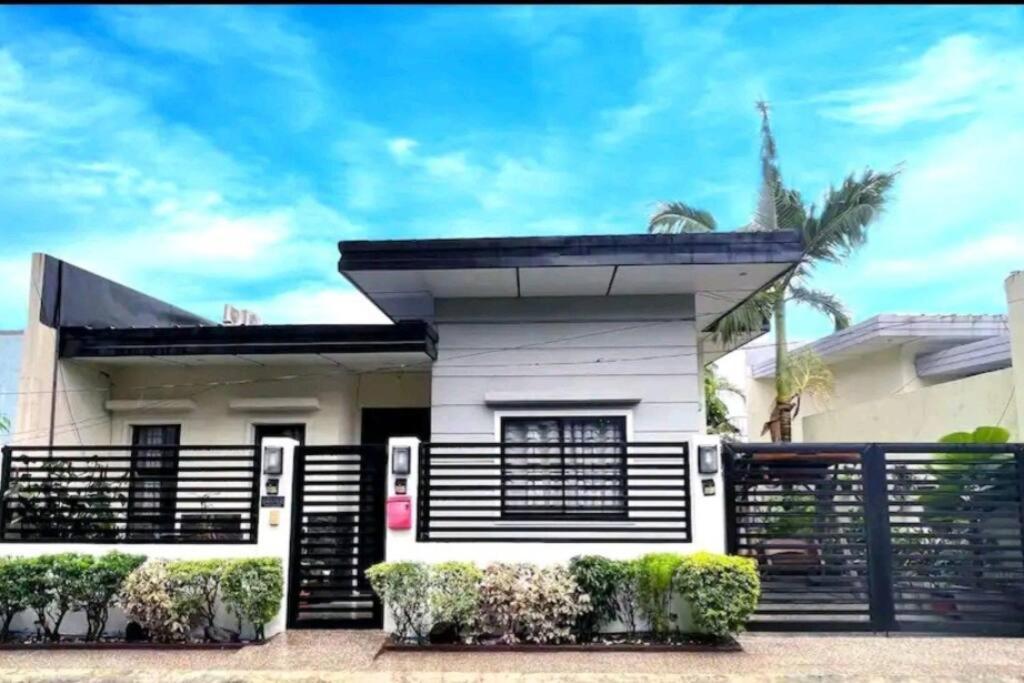 Home Away From Home. Bacolod Exterior foto