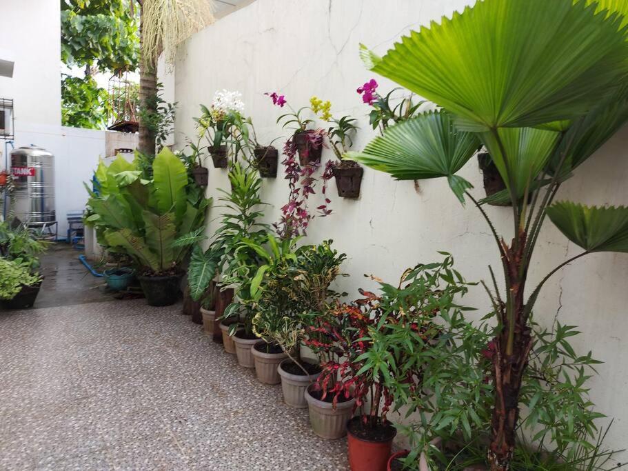 Home Away From Home. Bacolod Exterior foto
